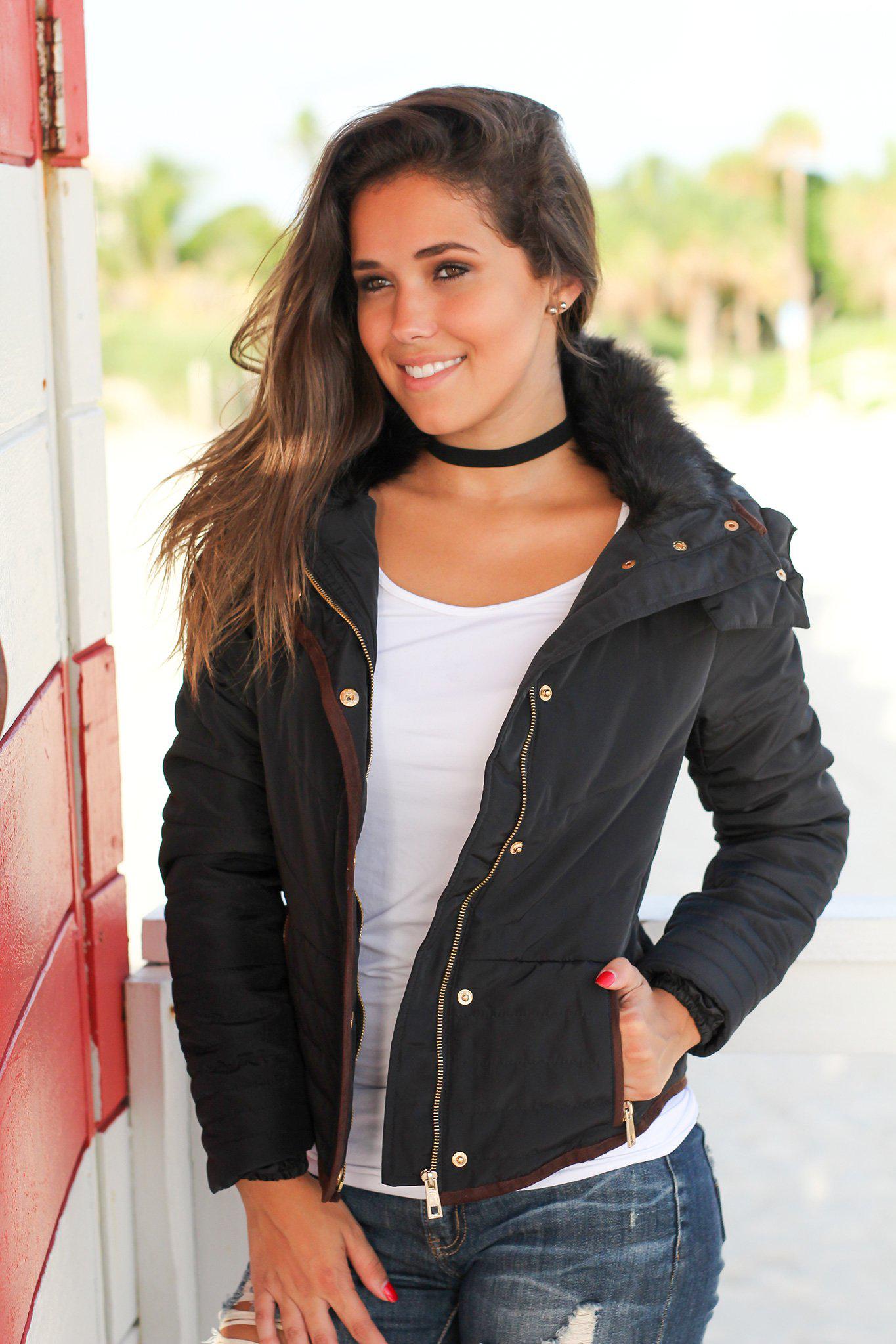 Stylish Black Quilted Jacket with Luxurious Faux Fur Collar