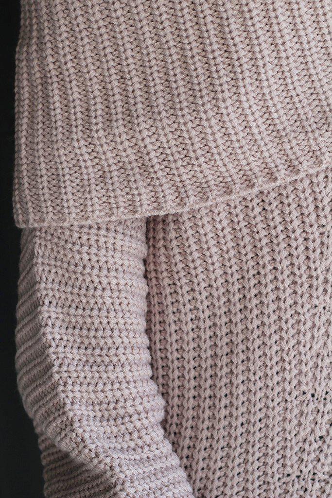 Elegant Blush Knit Oversized Long - Sleeve Sweater for All - Day Comfort