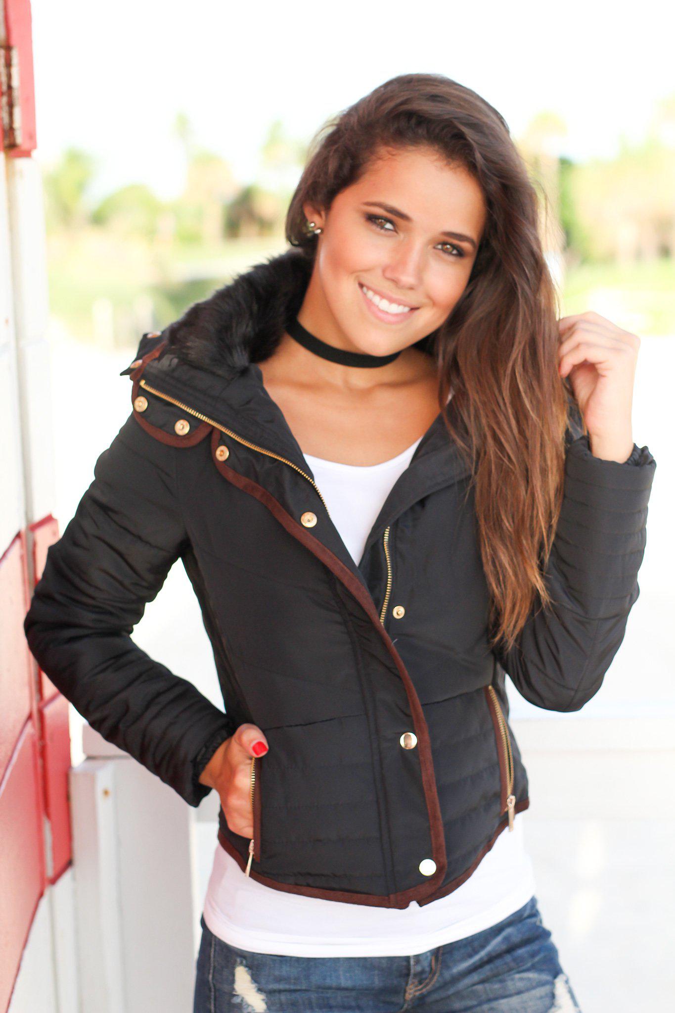 Stylish Black Quilted Jacket with Luxurious Faux Fur Collar