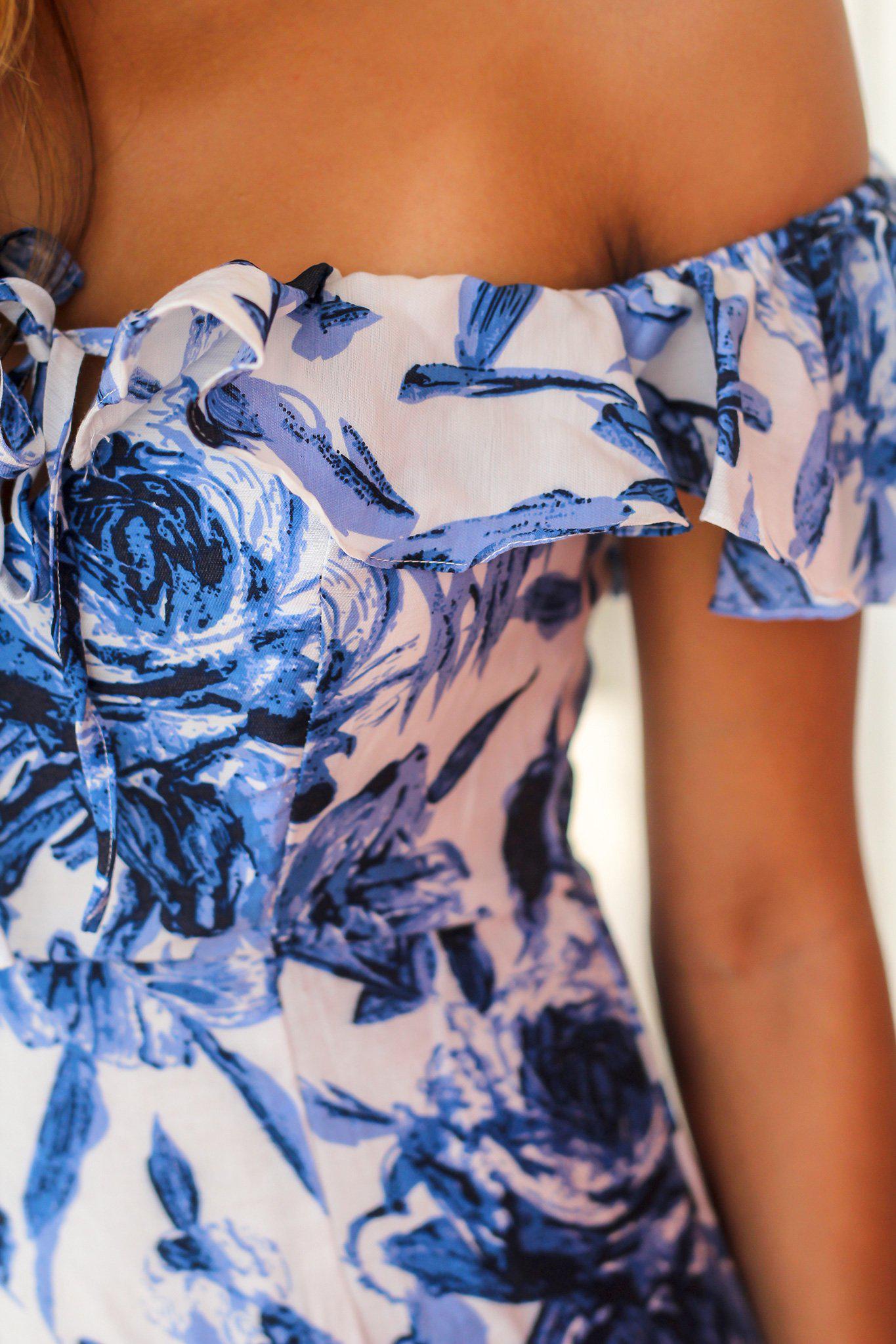 Stylish Short Blue Dress with Floral Print and Ruffle Details