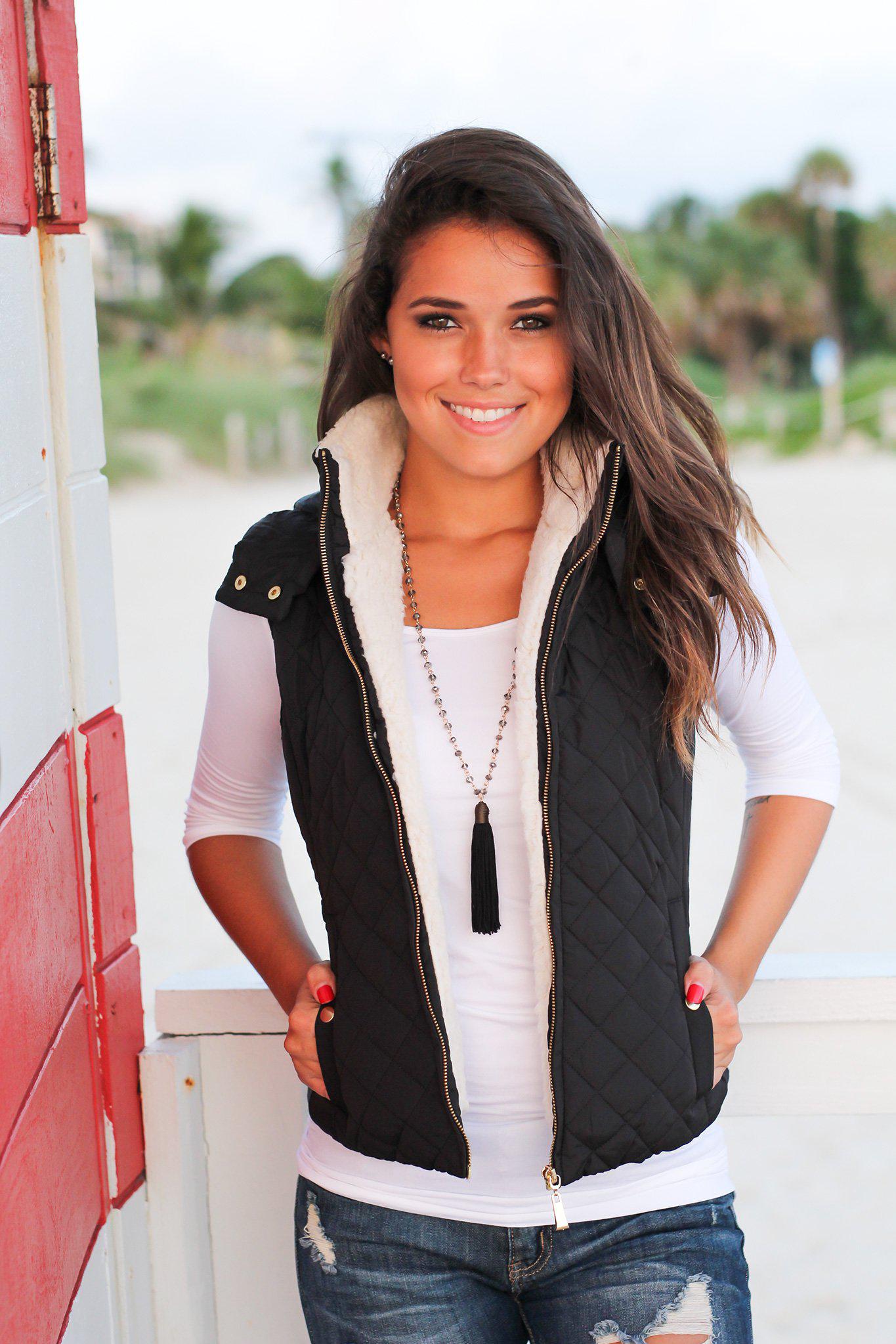 Stylish Black Quilted Women's Vest with Faux Fur Collar for Fall and Winter