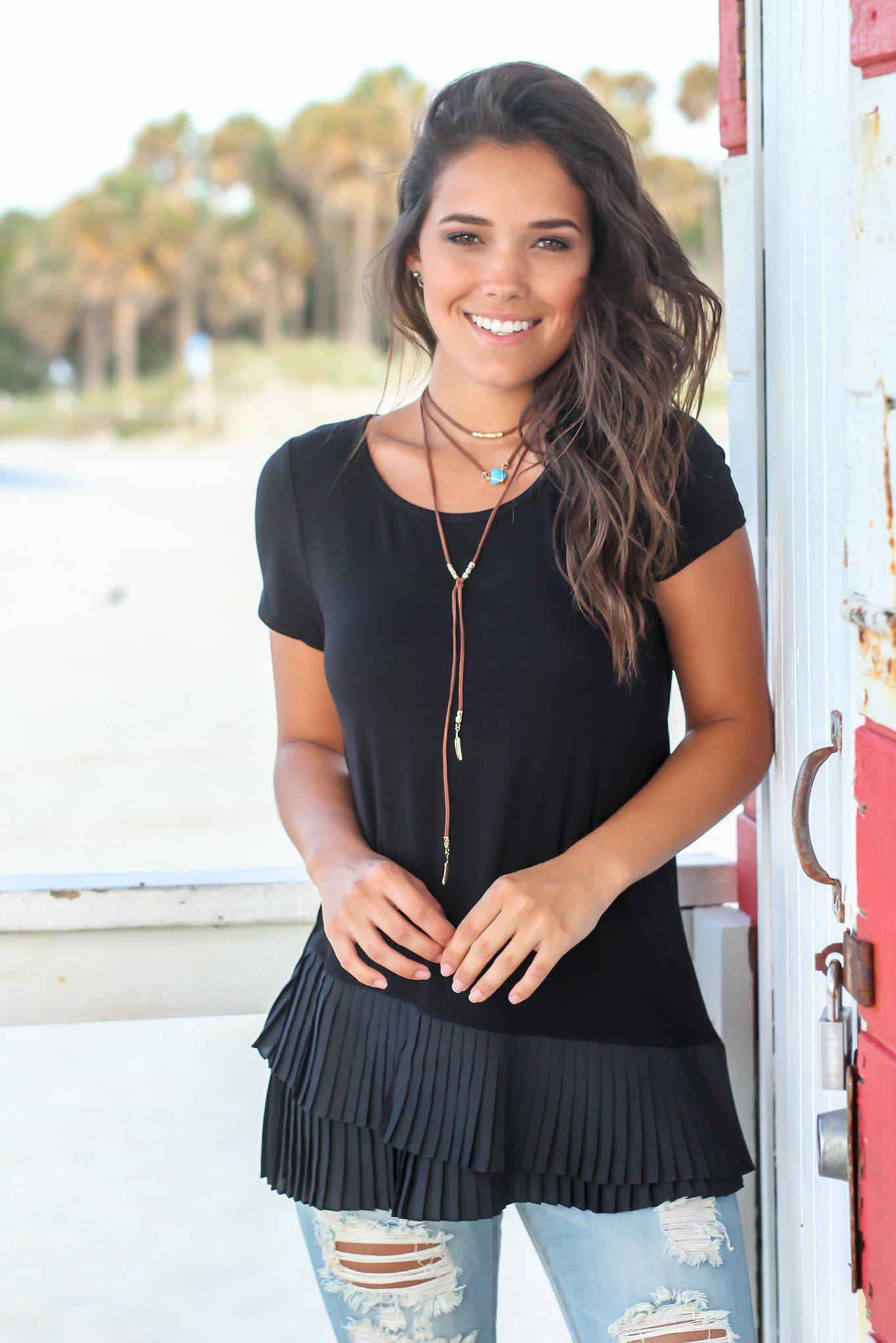 Stylish Black Women's Short Sleeve Top Featuring a Pleated Hem