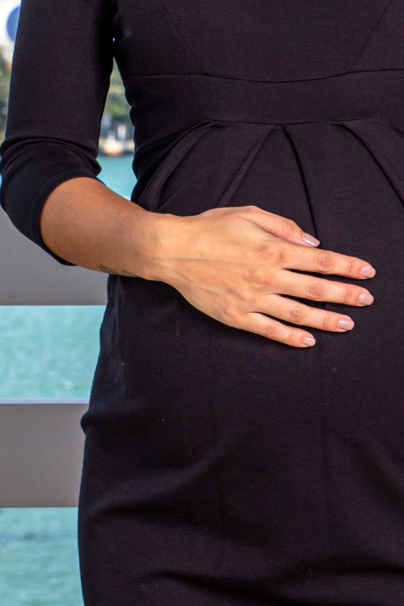 Stylish Black Short Sleeve Maternity Dress with Pleated Design