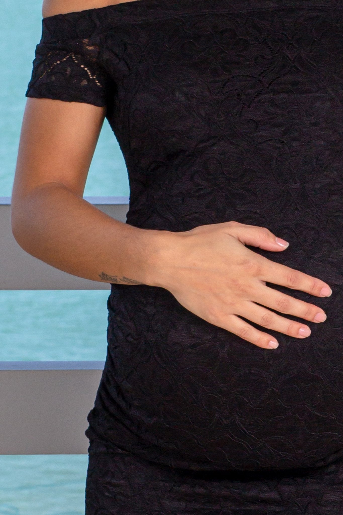 Stylish Black Lace Off-the-Shoulder Short Maternity Dress for Expectant Mothers